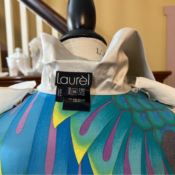 Laurel by Escada 100% Silk Blouse.  Size 38/US 8. - Picture 10 of 11